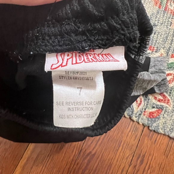 Spider-Man elastic waistband pull on style active shorts - Picture 2 of 3